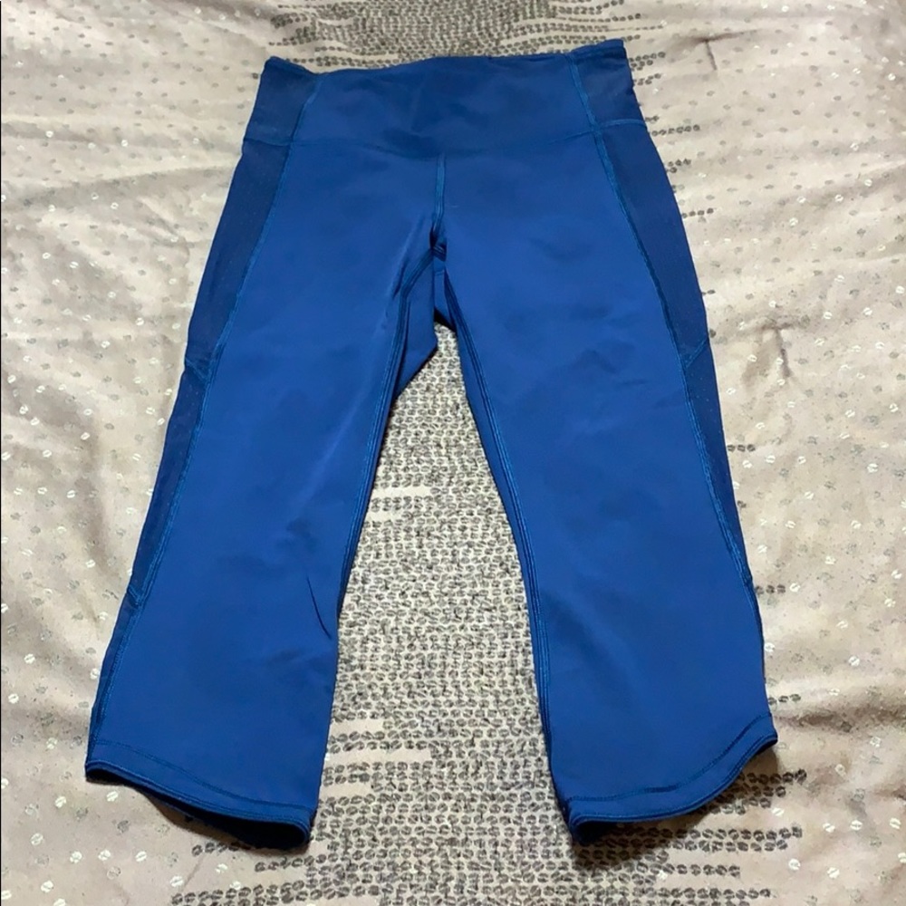 Like new Lululemon Body con crops w/ mesh 8